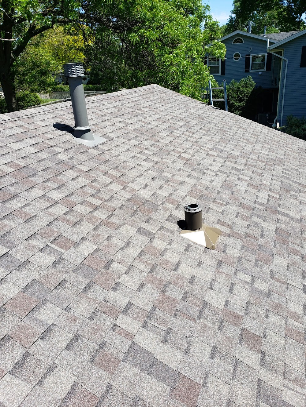 J Robert Roofing